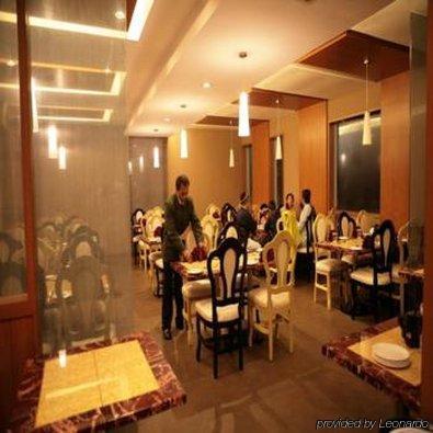 Deccan Plaza Hotel - ウーティ エクステリア 写真