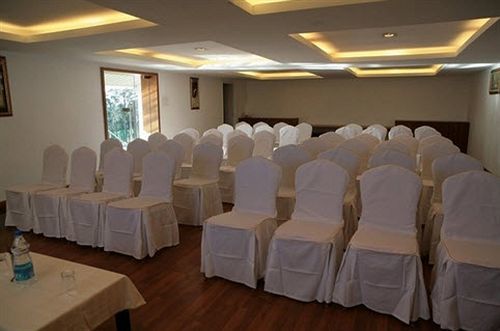 Deccan Plaza Hotel - ウーティ エクステリア 写真