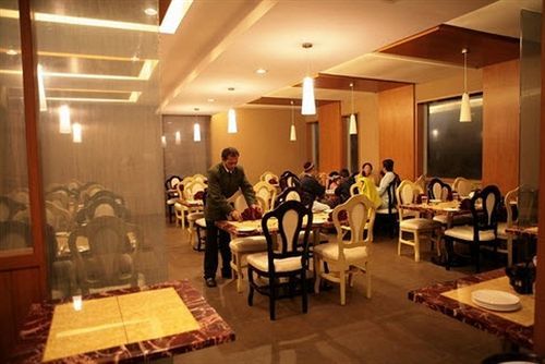 Deccan Plaza Hotel - ウーティ エクステリア 写真